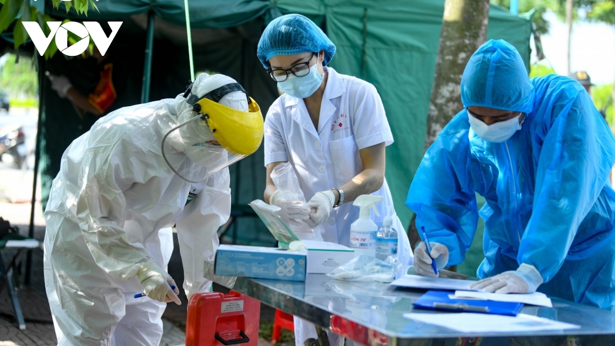 COVID-19 infections rise again with over 9,600 detected in single day